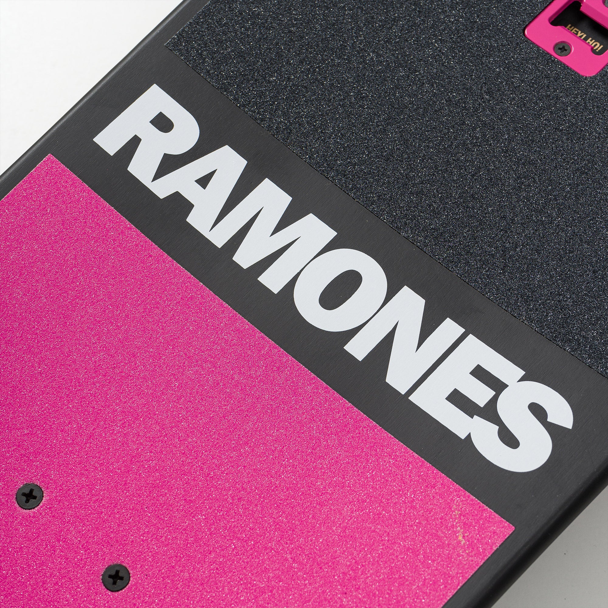Globe x Ramones Aperture 31" Cruiserboard Hey Ho - Image 4